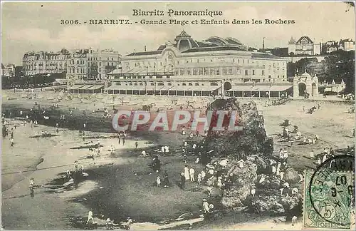 Ansichtskarte AK Biarritz Panoramique Biarritz Grande Plage et Enfants dans les Rochers