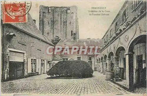 Ansichtskarte AK Beaugency Interieur de la Cour de l'ancien Chateau