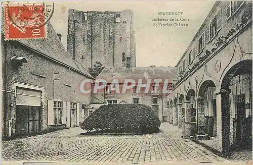 Cartes postales Beaugency Interieur de la Cour de l'ancien Chateau