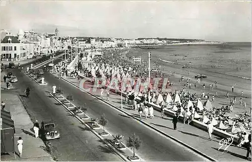 Cartes postales moderne Les Sables d'Olonne Vendee Le Remblai et la Plage