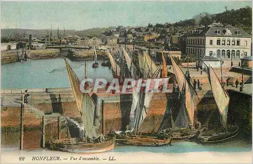 Ansichtskarte AK Honfleur Vue d'ensemble Bateaux