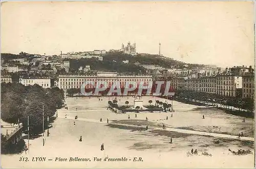 Cartes postales Lyon Place Bellecour Vue d'ensemble