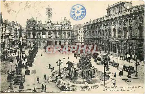 Cartes postales Lyon Place des Terreaux l'Hotel de Ville et le Palais des Arts