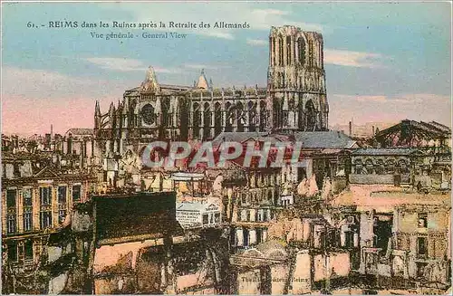 Cartes postales Reims dans les Ruines apres la Retraite des Allemands Militaria