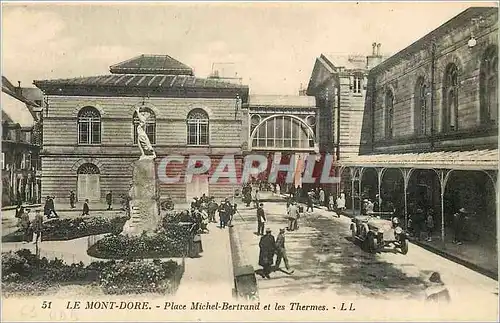 Ansichtskarte AK Le Mont Dore Place Michel Bertrand et les Thermes Automobile