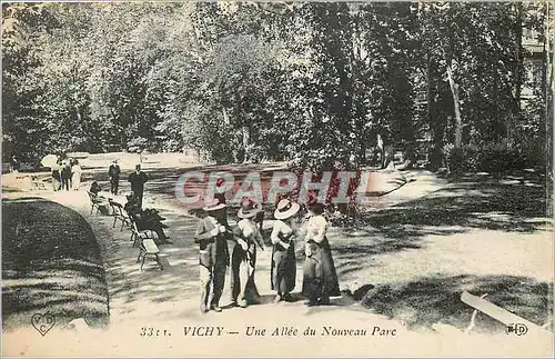 Cartes postales Vichy Une Allee du Nouveau Parc