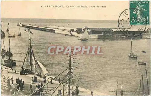 Cartes postales Le Treport Le Port Les Docks avant l'Incendie Bateau