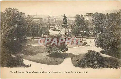 Ansichtskarte AK Lyon Place Carnot Gare de Perrache et Hotel Terminus