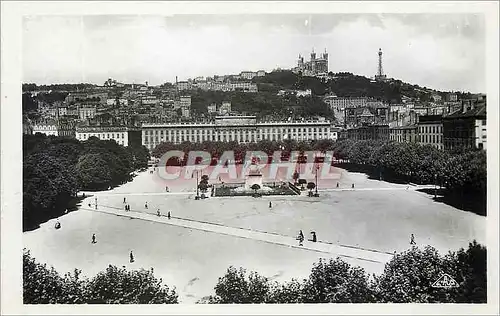 Ansichtskarte AK Lyon Place Bellecour et coteau de Fourviere