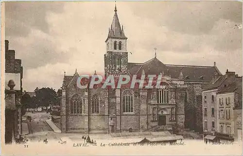 Ansichtskarte AK Laval La Cathedrale et la Place du Marche