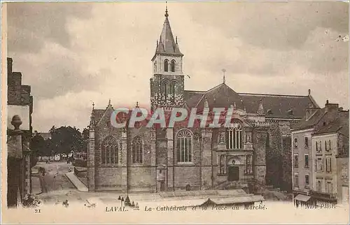 Cartes postales Laval La Cathedrale et la Place du Marche
