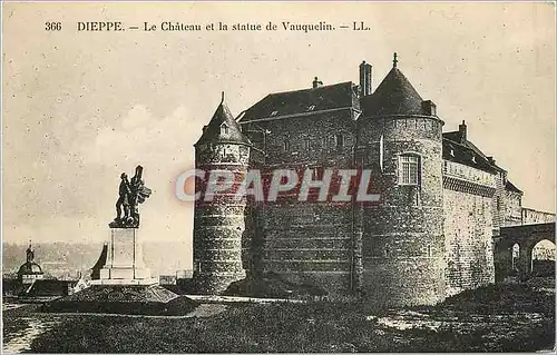 Cartes postales Dieppe Le Chateau et la Statue de Vauquelin