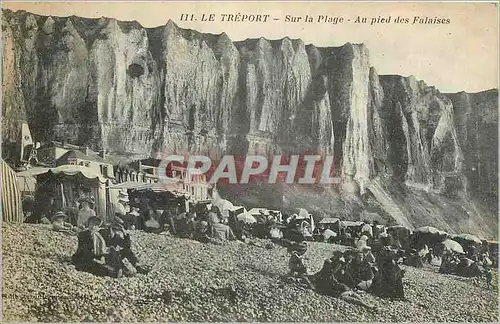 Ansichtskarte AK Le Treport Sur la Plage Au pied des Falaises