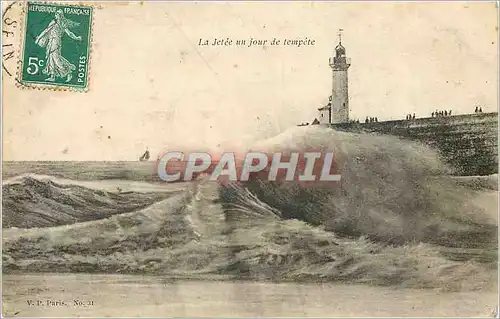 Cartes postales La Jetee un jour de tempete Phare