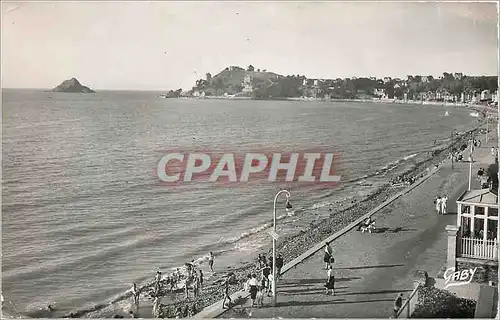 Cartes postales moderne Le val Andre C du N La promenade bordant la plage vers la Pointe de piege au fond le Verdelet
