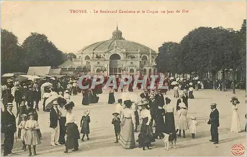 Cartes postales le Boulevard ganbette et le Cirque du jour de fete
