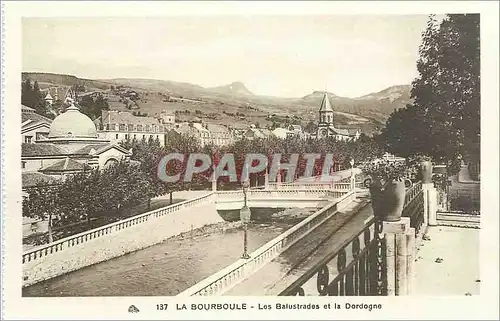 Cartes postales La bourboule les balustrades et la dordogne