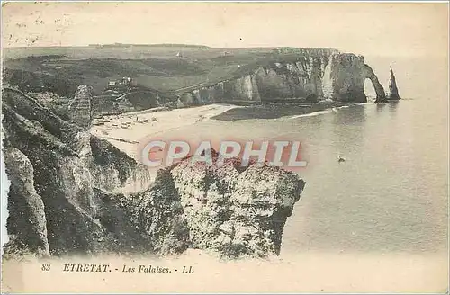 Cartes postales Etretat les falaises