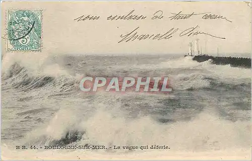 Ansichtskarte AK Boulogne sur mer La vague qui deferle Phare