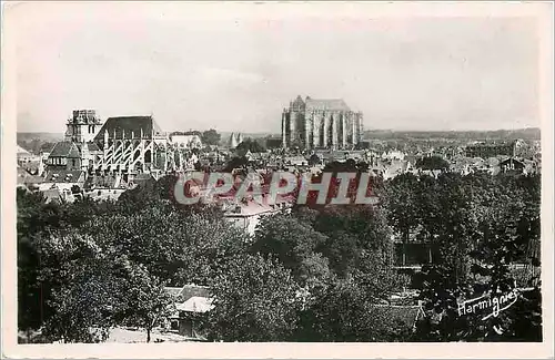 Cartes postales Beauvais Vue generale a droie la cathedrale a gauche l'eglise Saint Etienne