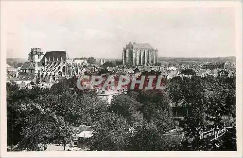 Cartes postales Beauvais Vue generale a droie la cathedrale a gauche l'eglise Saint Etienne