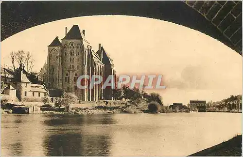 Cartes postales L'Abbaye de Solesmes vue sous le pont