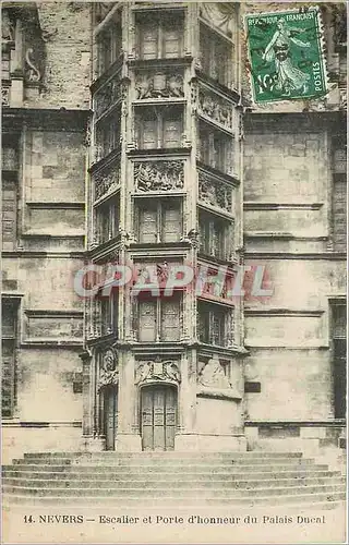 Cartes postales Nevers Escalier et Porte d'Honneur du Palais Ducal