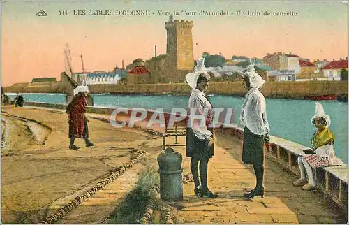 Cartes postales Les Sables d'Olonne Vers la Tour d'Arundel Un brin de causette Folklore