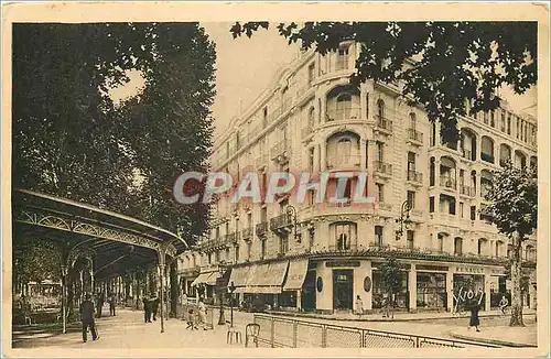 Ansichtskarte AK Vichy Allier L'Hotel du Parc et les Allees couvertes