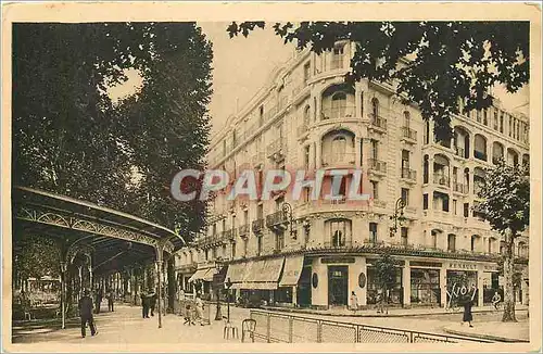 Cartes postales Vichy Allier L'Hotel du Parc et les Allees couvertes