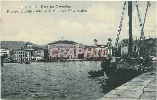 Ansichtskarte AK Trieste Riva tre Novembre Palazzo Carciotti Hotel de la Ville dal Molo Audace Bateau