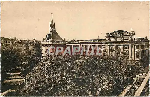 Cartes postales Toulouse Facade Est du Capitole Donjon et Square