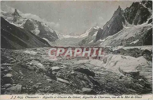 Cartes postales Chamonix Aiguille et Glacier du Geant Aiguille de Charmoz vus de la Mer de Glace
