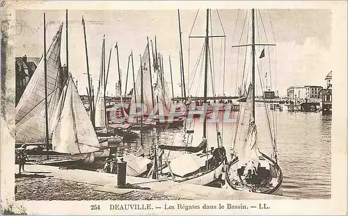 Ansichtskarte AK Deauville Les Regates dans le Bassin Bateaux