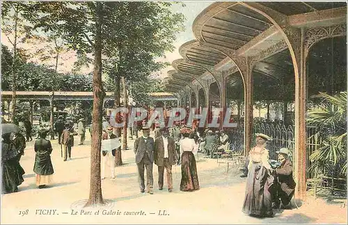 Cartes postales Vichy Le Parc et Galerie converte