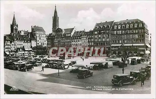 Cartes postales Strasbourg La Place Kleber et la Cathedrale