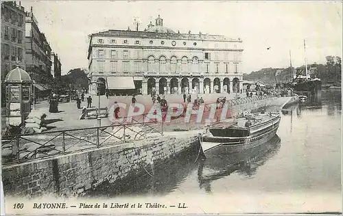 Cartes postales Bayonne Place de la Liberte et le Theatre Bateau