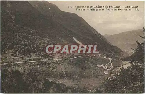 Ansichtskarte AK Environs de Bagneres de Bigorre Artigues Vue sur le vilage et la route du Tourmalet