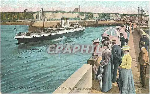 Cartes postales Dieppe Les Jetees a l'Arrivee d'un paquebot Bateau