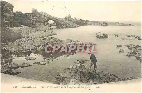 Cartes postales Biarritz Vue sur le Rocher de la Vierge et Rocher perce