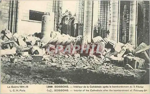 Cartes postales Soissons Interieur de la Cathedrale apres le bombardement du 5 Fevrier