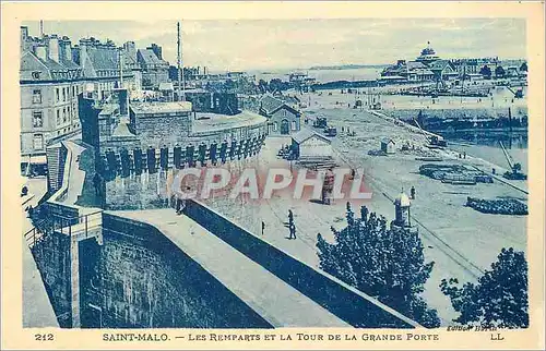 Ansichtskarte AK Saint Malo Les Remparts et la Tour de la Grande Porte