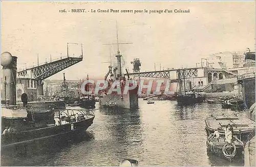 Cartes postales Brest Le Grand Pont ouvert pour le passage d'un Cuirasse Bateaux