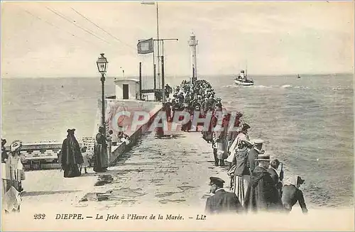 Ansichtskarte AK Dieppe La Jetee a l'Heure de la Maree Phare Bateau