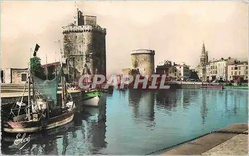 Cartes postales moderne La Rochelle Ch Mar Au port la sortie d'Un Bateau
