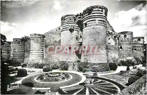 Cartes postales moderne Angers Maine et Loire Le Chateau et ses Fosses Fleuris