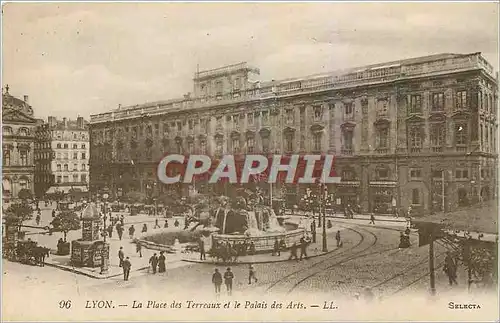 Cartes postales Lyon La Place des Terreaux et le Palais des Arts