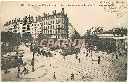 Ansichtskarte AK Lyon La Place du Pont Cours Gambetta et de la Liberte Tramway