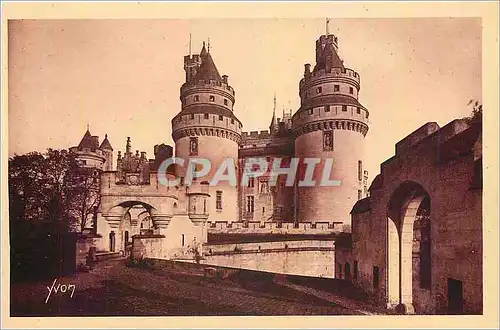 Cartes postales Chateau de Pierrefonds Oise L'Entree du Chateau et Tours Charlemagne