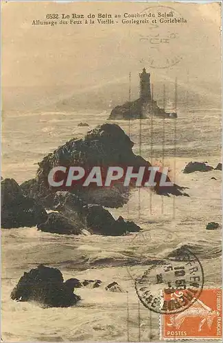 Cartes postales Le Raz de Sein au Coucher du Soleil Allumage des Feux a la Vieille